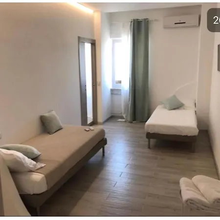 Piazza Marconi 招待所