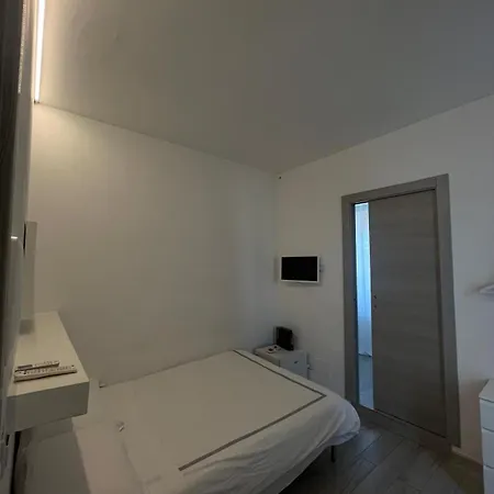 招待所 Piazza Marconi *